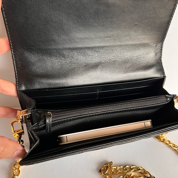 🌺AUTH. GUCCI MARMOT CROSSBODY  WALLET 🌺 - Picture 4 of 16